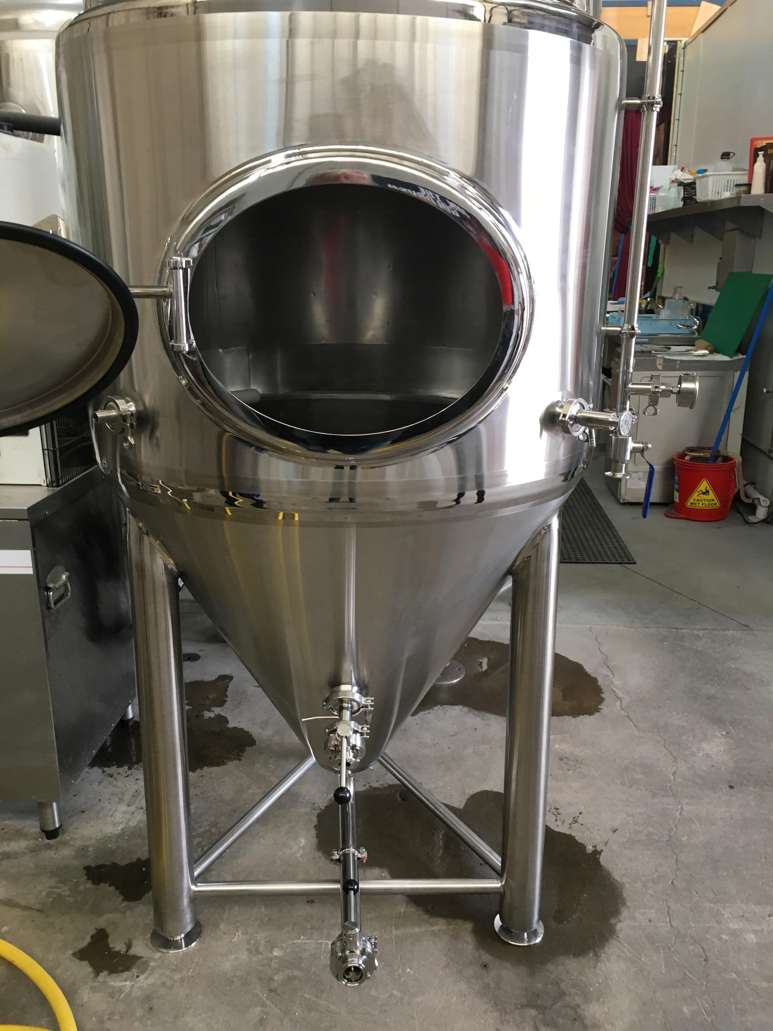 600L Conical Fermenter (pressurisable, jacketed) - Image 3