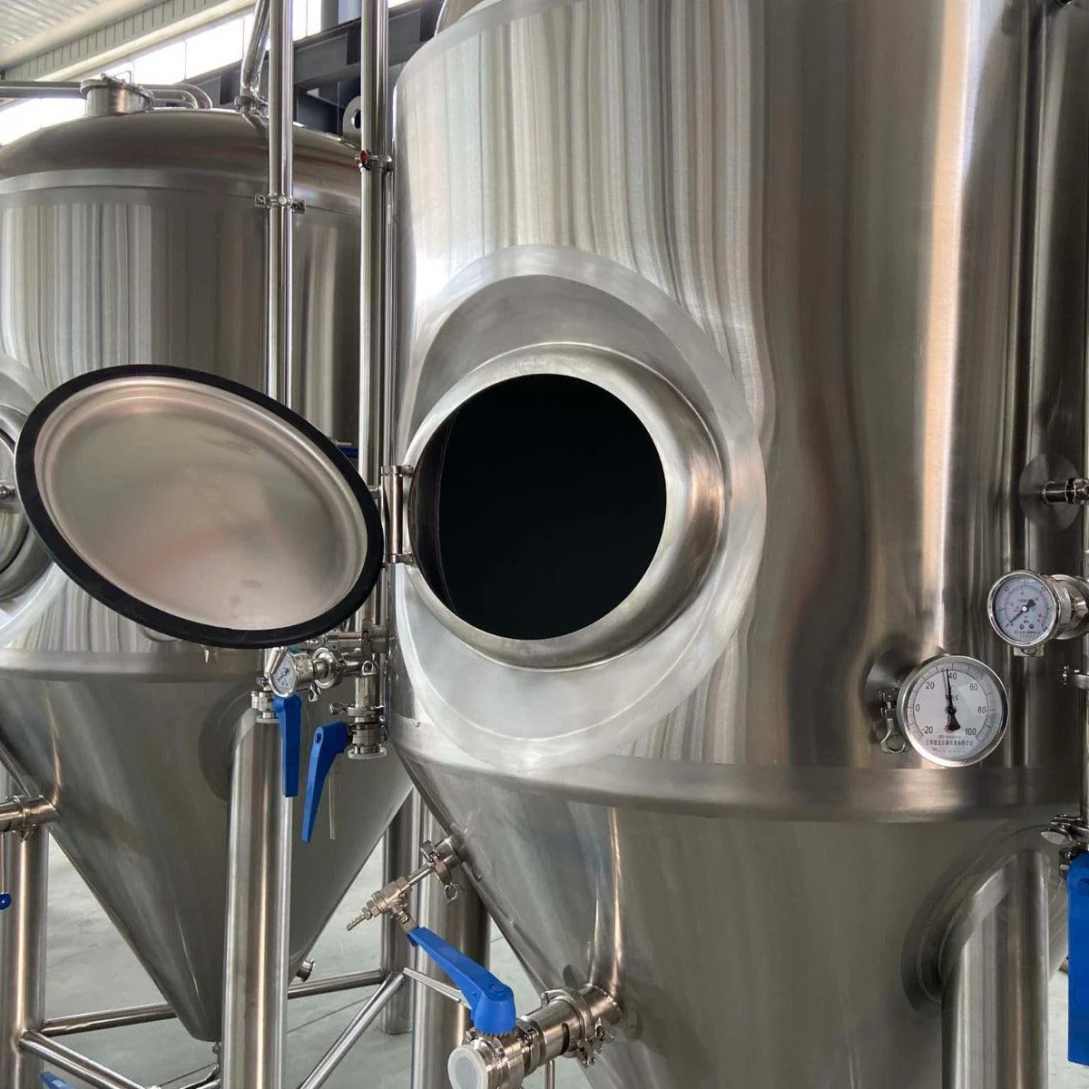 800L Conical Fermenter (pressurisable, jacketed) - Image 3